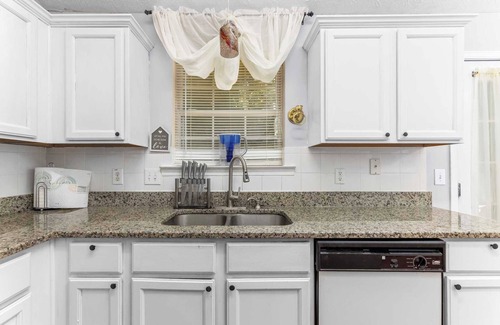Lawrenceville House | Charming 3B2B Apartment｜Ground Floor Comfort｜Pet-Friendly Retreat Awaits #41922
