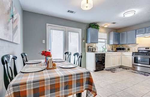 Richmond House | Charming 3BD/Office/Yard & Pet-Friendly