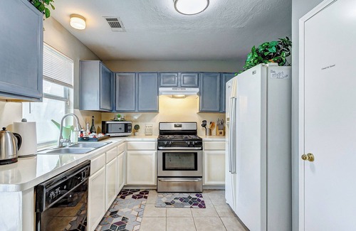 Richmond House | Charming 3BD/Office/Yard & Pet-Friendly