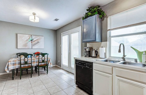 Richmond House | Charming 3BD/Office/Yard & Pet-Friendly