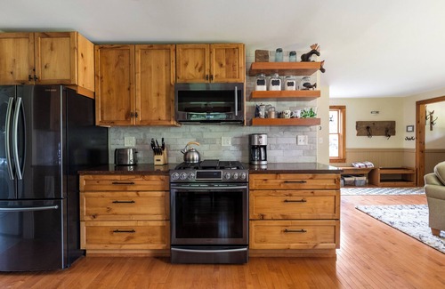 Hillcrest House | Charming 3br 2ba home, one block from downtown