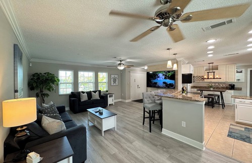 Venice House | Charming 3BR/2BA Venice center located, screened/heated pool
