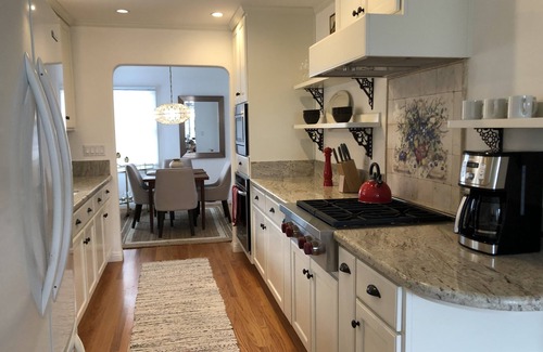 North Pacific Beach House | Charming 3br Boho Cottage 3blks to Beach w private deck/yard PETS OK+parking