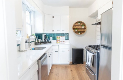 Waverly Hills House | Charming 3BR Cottage with Ample Parking in the Heart of Arlington, dog friendly