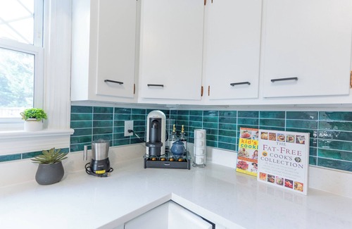 Waverly Hills House | Charming 3BR Cottage with Ample Parking in the Heart of Arlington, dog friendly