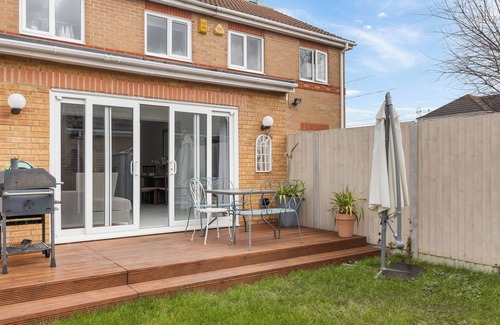 Thames House | Charming 3BR House in London Zone 4 Train🚆Boat 🚢 10 mins walknFamily-Friendly