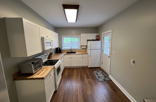 Minersville House | Charming 3BR Townhome; Fast Wi-Fi and Full Kitchen