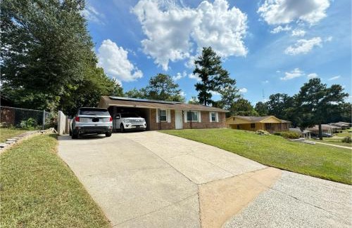 Belvedere House | Charming 3BR with Interstate Access