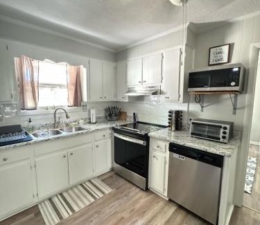 Belvedere House | Charming 3BR with Interstate Access