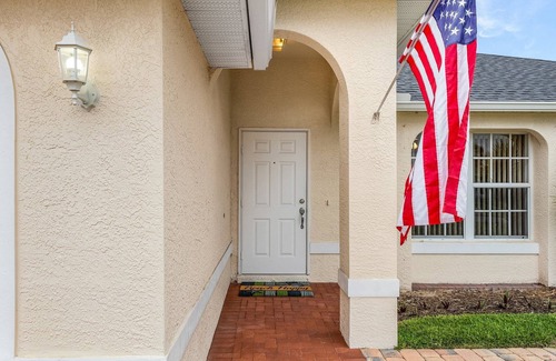 Trafalgar Villa | Charming 4 bedroom/2 bathroom pool home