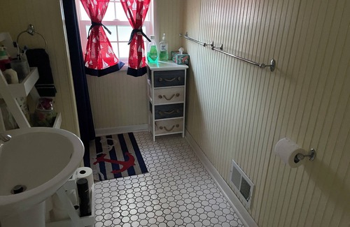Lakeside Cottage | Charming 4-bedroom cottage in Lakeside with WiFi and AC