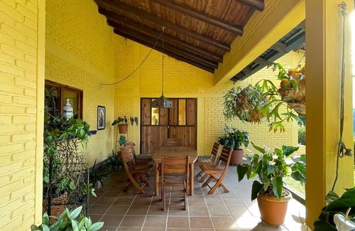 Calima House | Charming 4-bedroom country house in Lago Calima with WiFi and lake view
