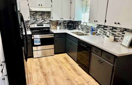 Georgetown House | Charming 4-bedroom house with WiFi and “stock tank” pool in beautiful Georgetown