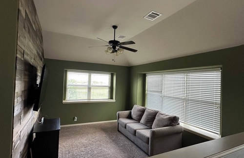 Little Elm House | Charming 4-bedroom house with Greenbelt views in Oak Point