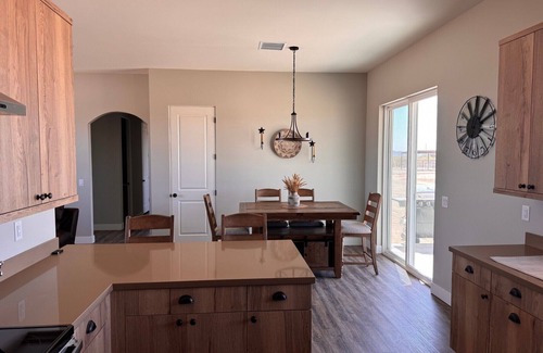 Wittmann House | Charming 4-bedroom house in Wittmann with up to 4 Stalls for your horses.