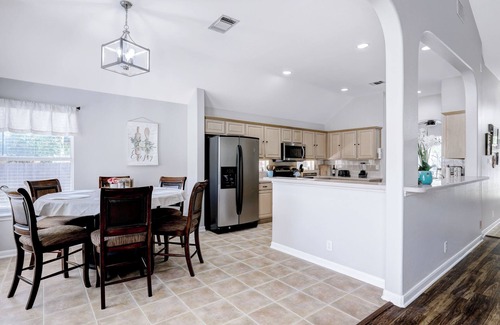 Helotes House | Charming 4-bedroom house with a Pool and Spa
