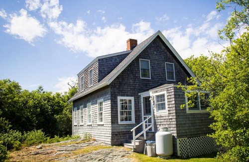 Bailey Island Cottage | Charming 4 bedroom Classic Maine Cottage located near the giant stairs.