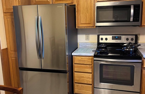 Golden Valley House | Charming 4-bedroom house with WiFi and AC in gorgeous Minneapolis