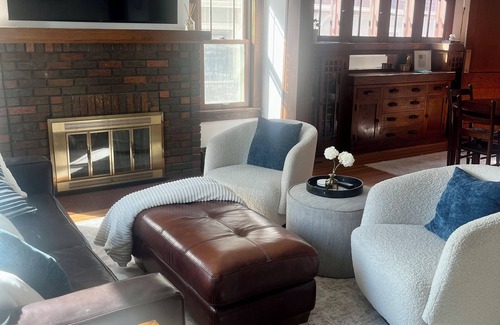 Southwest Minneapolis House | Charming 4-Bedroom Minneapolis Retreat – Perfect for Your Getaway!