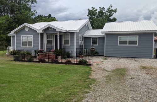 Moreauville House | Charming 40s Cottage Country Home 3 BR 2 BA + Pets