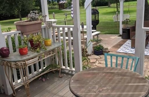 Moreauville House | Charming 40s Cottage Country Home 3 BR 2 BA + Pets