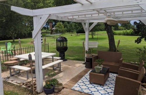 Moreauville House | Charming 40s Cottage Country Home 3 BR 2 BA + Pets
