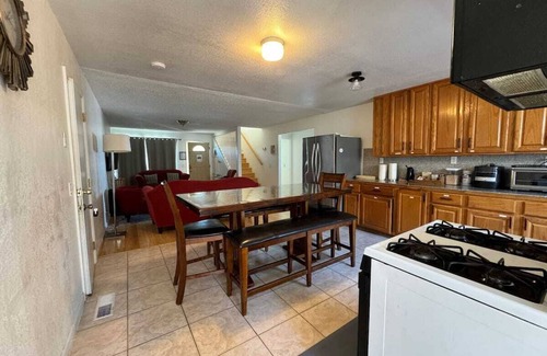 Sand City House | Charming 4B2B house in Monterey for a relaxing getaway+ FREE aquarium tickets