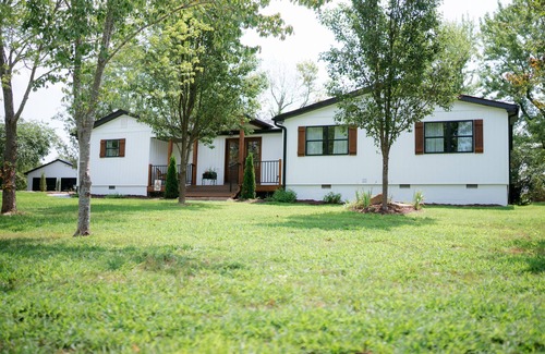 Omaha House | Charming 4BR/3BA Farmhouse, Just 20 Minutes from Branson – A Cozy Retreat