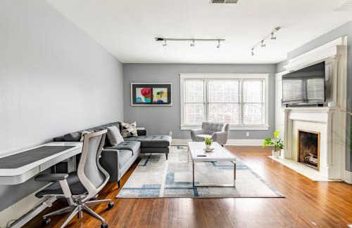 Oak Lawn House | Charming 4br Duplex In Oak Lawn Private Backyard