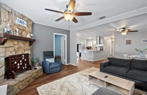 Tool House | Charming 4BR Lakefront Getaway