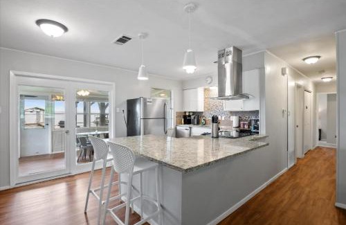 Tool House | Charming 4BR Lakefront Getaway