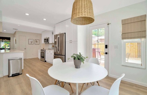 Carrollwood House | ‼️Charming 4BR Tampa Escape w/Pool & Game room