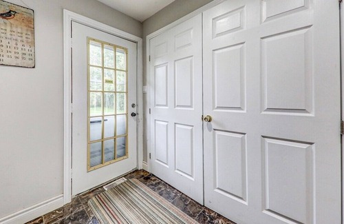 Kirkfield Cottage | charming 5 br cottage,hotub,lake acess