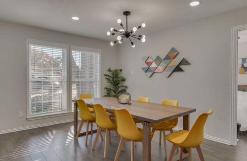 Plano House | Charming 5BD-3BA in the Heart of Plano -Sleeps 10