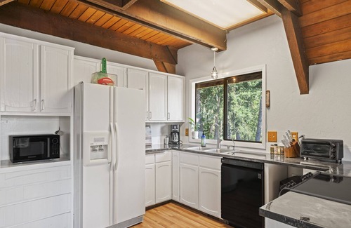Eugene House | Charming A Frame on Wooded Hillside 5 min to Eugene