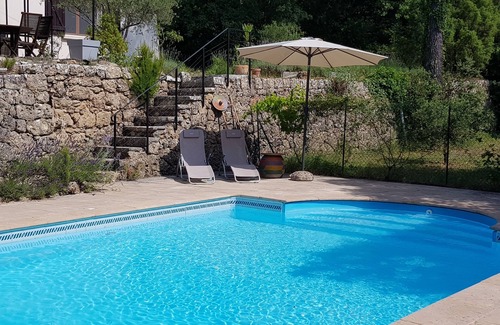 Carces Villa | Charming air-conditioned Provencal villa with private pool hidden by the forest.