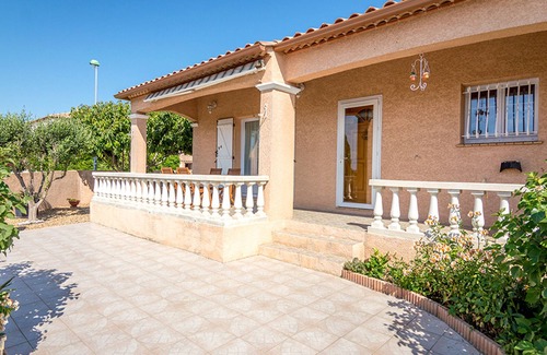 Meze House | Charming Air-Conditioned House with Garden, Terrace, and Parking in Mèze