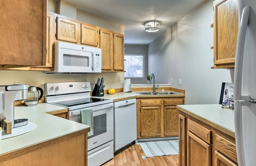 Abbott Loop House | Charming Anchorage Townhouse w/Fire Pit!