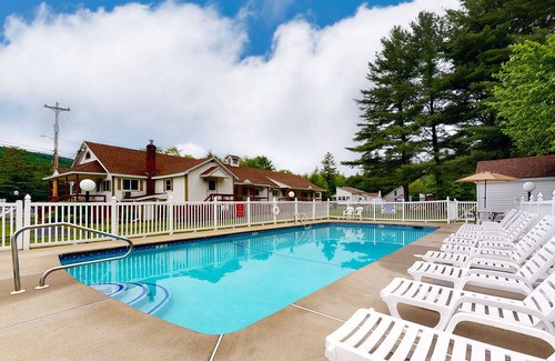 Lincoln House | Charming and casual motel in a great location with shared resort amenities