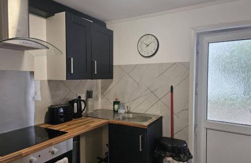 Bridgend Apartment | Charming and Compact Studio in Bridgend