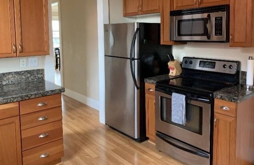 Port Gardner Apartment | Charming and Spacious Port Gardner Flats Apt Steps to Downtown Everett Amenities