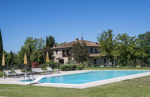 Monteriggioni Apartment | CHARMING APARTMENT WITH POOL - 40 KM FLORENCE, 20 KM SIENA, 15 KM S. GIMIGNANO