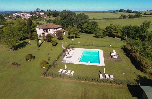 Monteriggioni Apartment | CHARMING APARTMENT WITH POOL - 40 KM FLORENCE, 20 KM SIENA, 15 KM S. GIMIGNANO