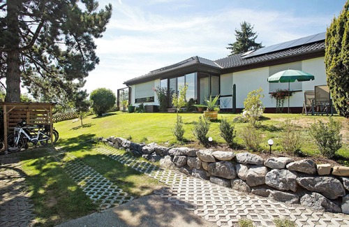 Weissensberg Apartment | Charming Apartment “Ferienwohnung Garloff” near Lake Constance with Mountain View