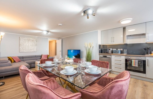 Andover Apartment | Charming Apartment In Andover Town Centre 55' 4K Smart TV Netflix