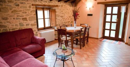 Caprese Michelangelo Apartment | Charming apartment in Caprese Michelangelo, shared pool.
