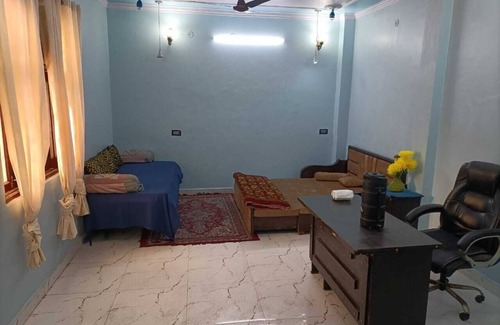 New Delhi Apartment | Charming apartment in fabulous New Delhi with AC with rooftop area and a open