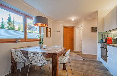 Kitzbuehel Apartment | Charming apartment with a terrace and a garden