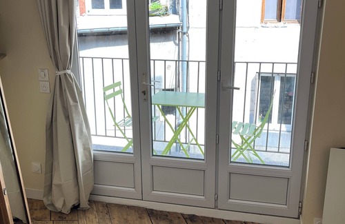 Besancon Old Town Apartment | Charming apartment with balcony