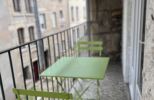 Besancon Old Town Apartment | Charming apartment with balcony